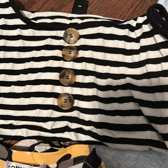 Bundle #7 women's size small tops - Picture 6 of 6